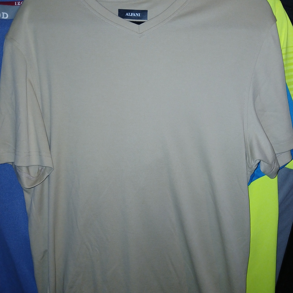 Alfani Men's Short Sleeve V-Neck Tee in Taupe Medium
